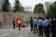德晟集團(tuán)公司到向秀麗公園開展文明祭掃活動(dòng)