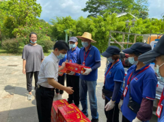 德晟集團董事長駱志凌帶隊慰問一線，為基層員工“送清涼”